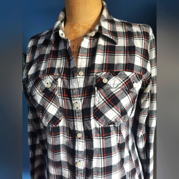 Levi's plaid Button up shirt - Picture 2 of 7